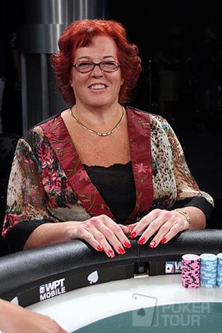 Linda Johnson, Чтобы не только обучаться покеру, но и применять знания на практике, она начала играть в карточных домах в Калифорнии и Лас Вегасе, где она конкурировала на своем первом турнире в 1978 году.Линда Джонсон,  WSOP , женщины в покере, турниры по покеру, PokerStars, мастера покера, профессионалы, игра в покер, биографии, легенды покера, первая леди покера, World Poker Tour  