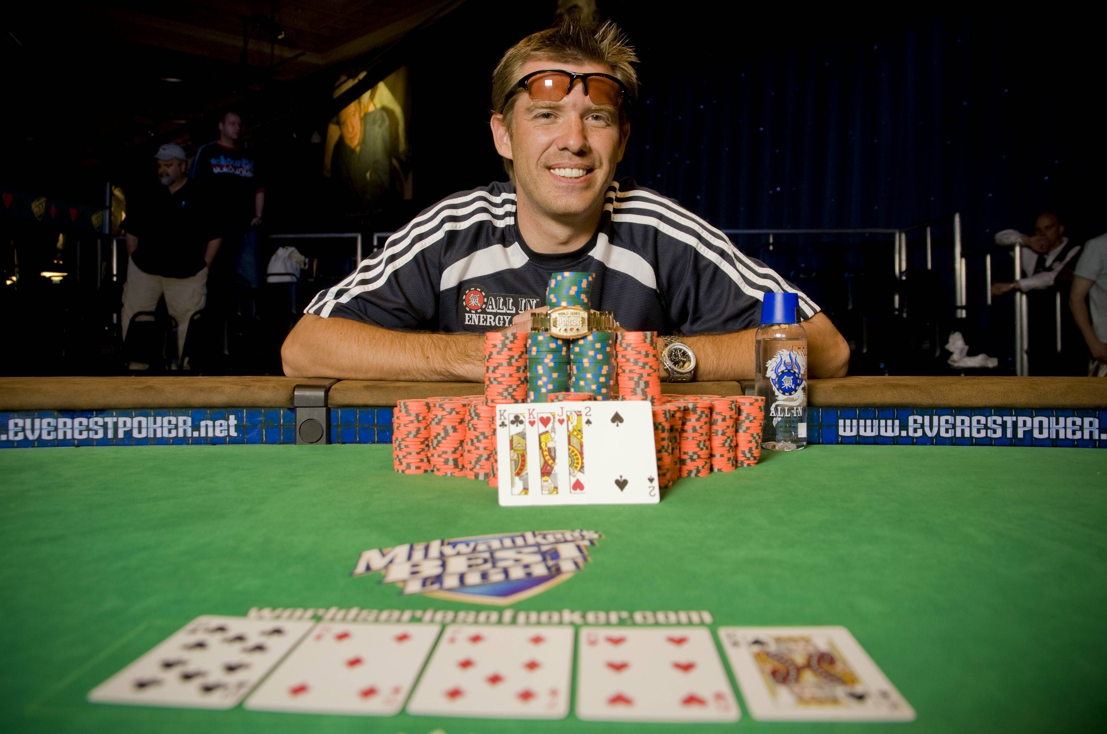 легенды покера, Back to Back Flack, В 1999 году Лейн стал по-настоящему знаменит. В этом году он выиграл первый золотой браслет победителя WSOP на турнире по $3000 Pot Limit Hold’em, где заработал 224 000 долларов.покер, азартные игры, карточные игры, мастера покера, профи, легендарные игроки, Лейн Флэк, Layne Flack, биографии