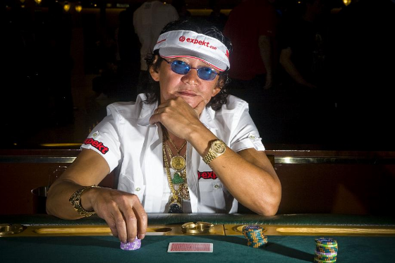 Его банкролл на данный момент составляет более 11 миллионов долларов, включая все турнирные выигрыши!  Помимо  покера Нгуен играет еще и  в блэк-джек, а также принимает участие в Ultimate Blackjack Tour Скотти Нгуен, Тхуан Нгуен, В виртуальности его можно найти по таким никнеймам, как «Noo Limit», «The Prince of Poker» и  «The Train». вьетнамский игрок в покер, принц покера Noo Limit, The Prince of Poker, The Train, легенды покера, Техасский Холдем, Безлимитный Холдем, WPT, WSOP, турниры по покеру, мастера покера, профессионалы, игра в покер, биографии