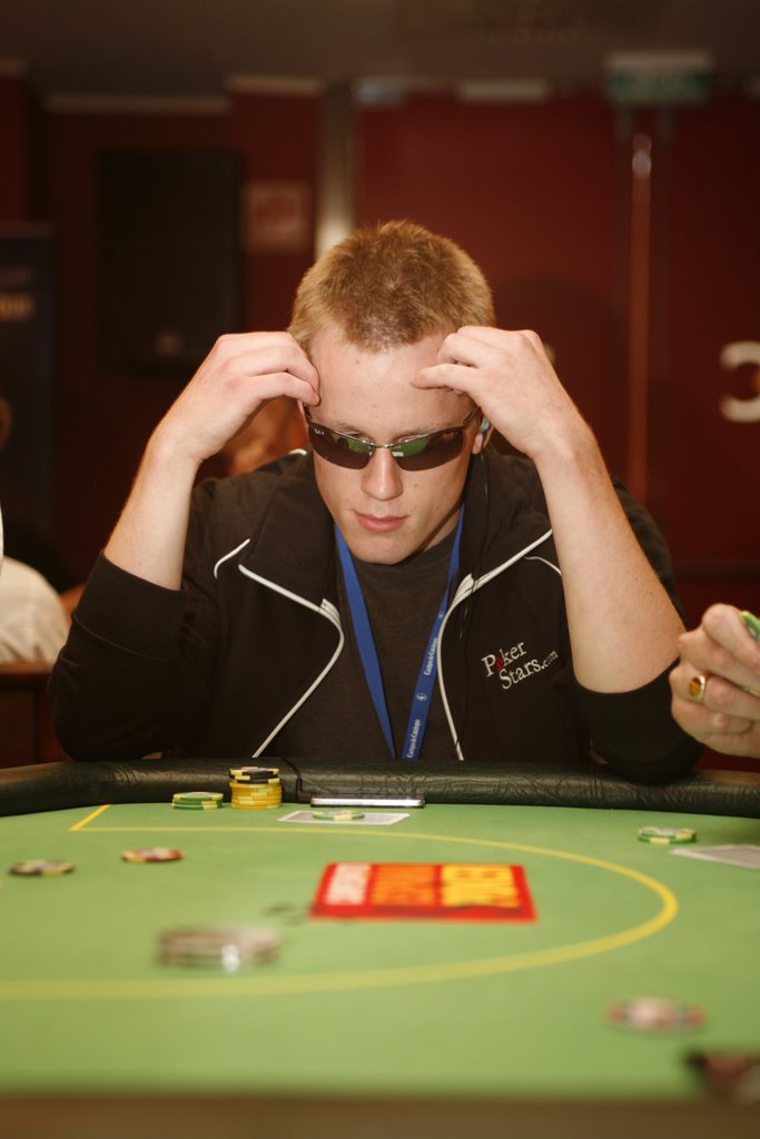   Этот норвежец, который ведет себя достаточно высокомерно и агрессивно, ворвался в профессиональный мир покера чуть больше, чем пять лет назад,  Кроме этого, спонсором Дэга Миккельсена является знаменитый покер-рум Full Tilt Poker. Dag Martin Mikkelsen, dmmikkel, Даг Мартин Миккельсен,  WSOP , турниры по покеру, мастера покера, Full Tilt Poker, онлайн-покер, турнирный покер, профессионалы, игра в покер, биографии