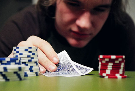 карманные пары, покер, Техасский Холдем, ошибки, стратегия, карточные игры, игра, обучение, игра в покер, советы для начинающих, бет, стилинг, спекулятивные руки, чек, руки в покере
